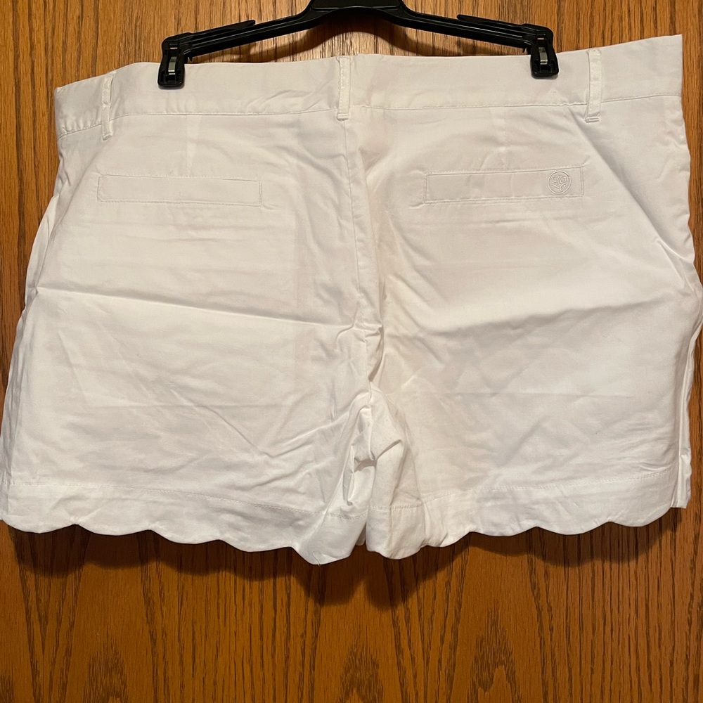 Size large Lauren James shorts with scalloped edge.